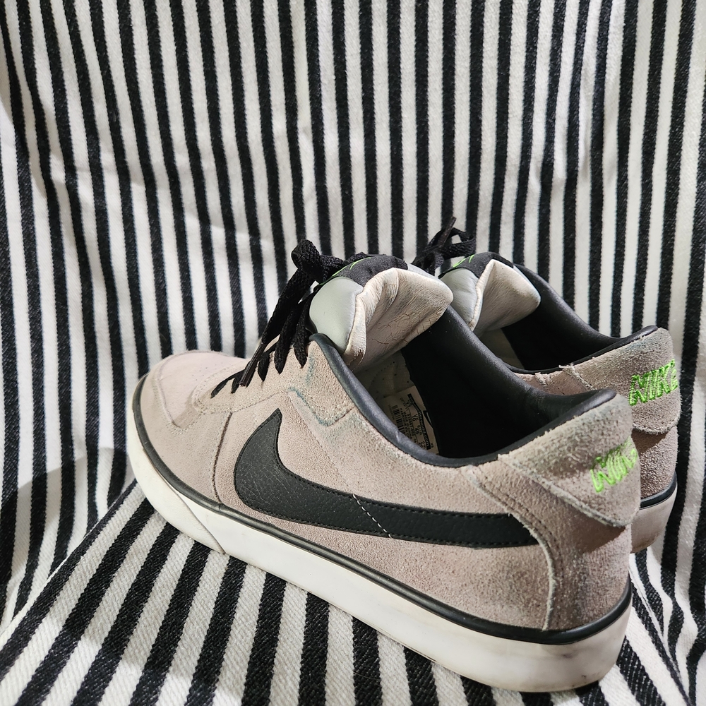 Nike Men's Black and Gray Sneakers